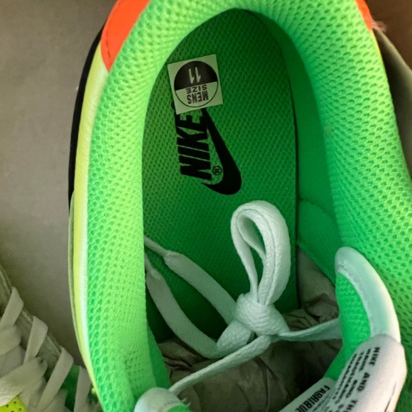 Nike dunk volt splash!BRAND NEW!! Size 11  combo w/ Nike volt slides sz 12! Rare - Picture 4 of 15